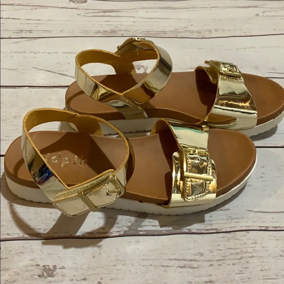 Girls gold sandals size 2 - Picture 3 of 5